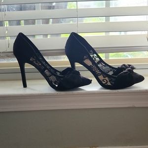 Black lace heels with bow
